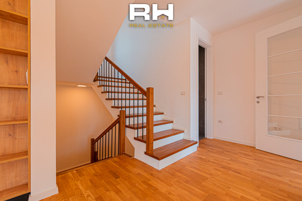 Shtëpi 180+87m² në SHITJE në Lagjen Priam Village