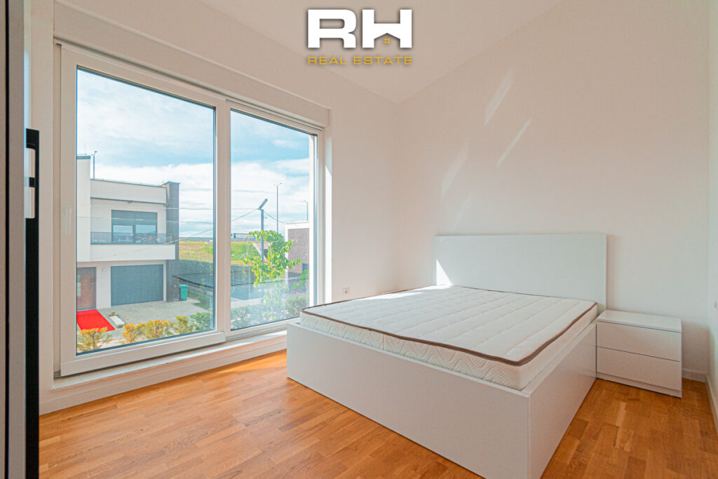 Shtëpi 180+87m² në SHITJE në Lagjen Priam Village