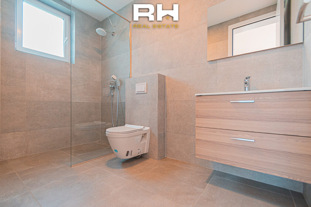 Shtëpi 180+87m² në SHITJE në Lagjen Priam Village