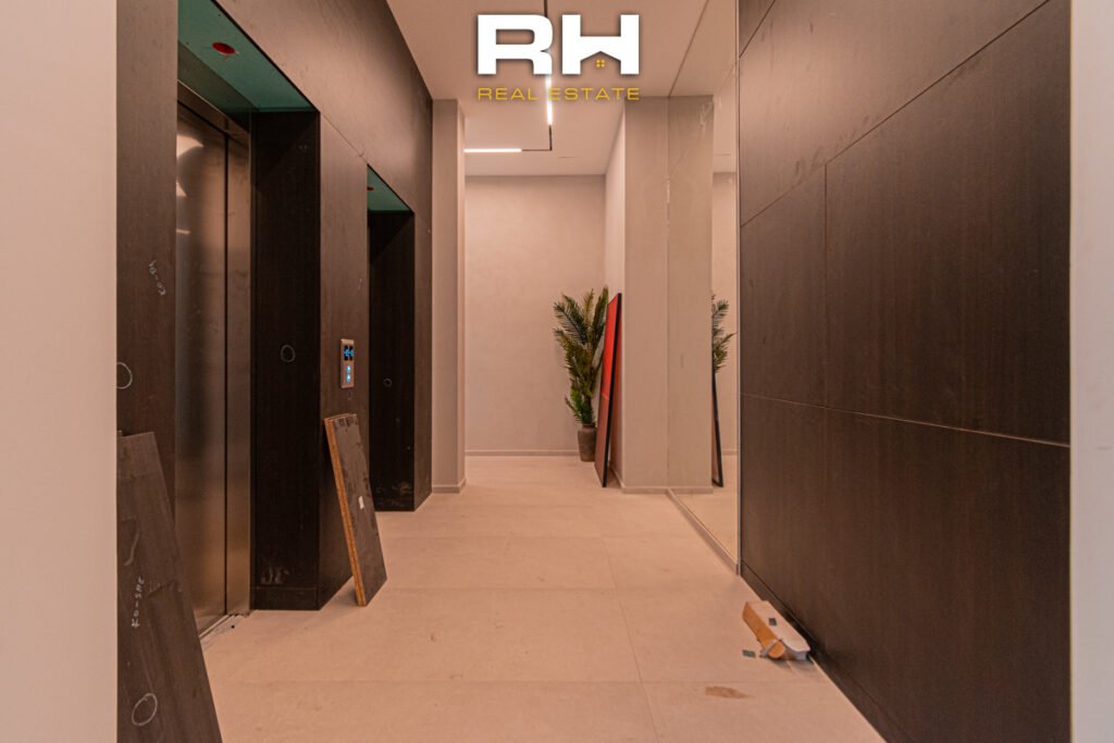 Zyre 228m² me #QIRA te Rruga C