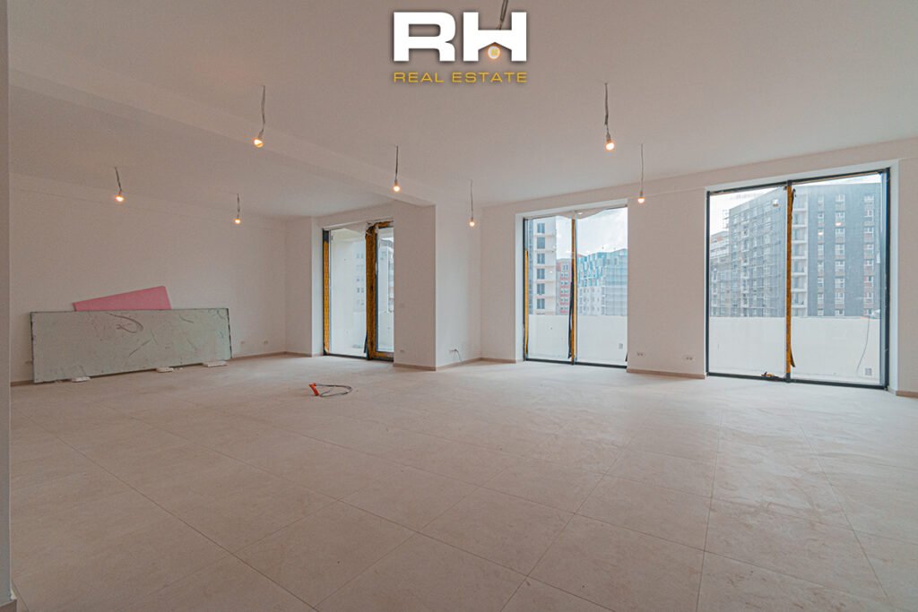 Zyre 228m² me #QIRA te Rruga C