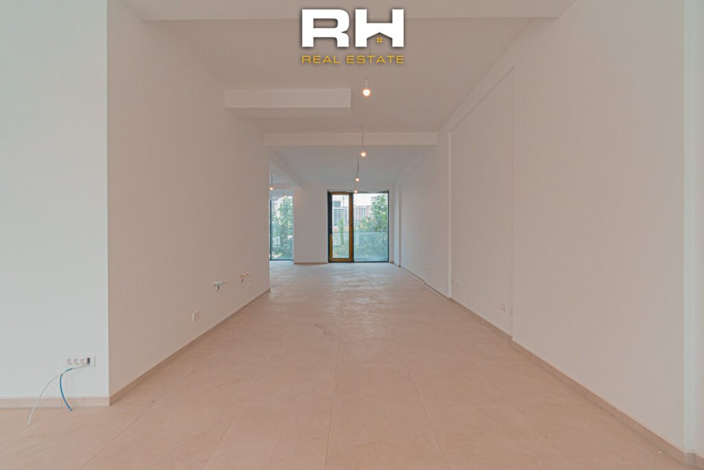 Zyre 228m² me #QIRA te Rruga C