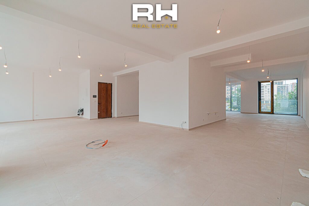 Zyre 228m² me #QIRA te Rruga C