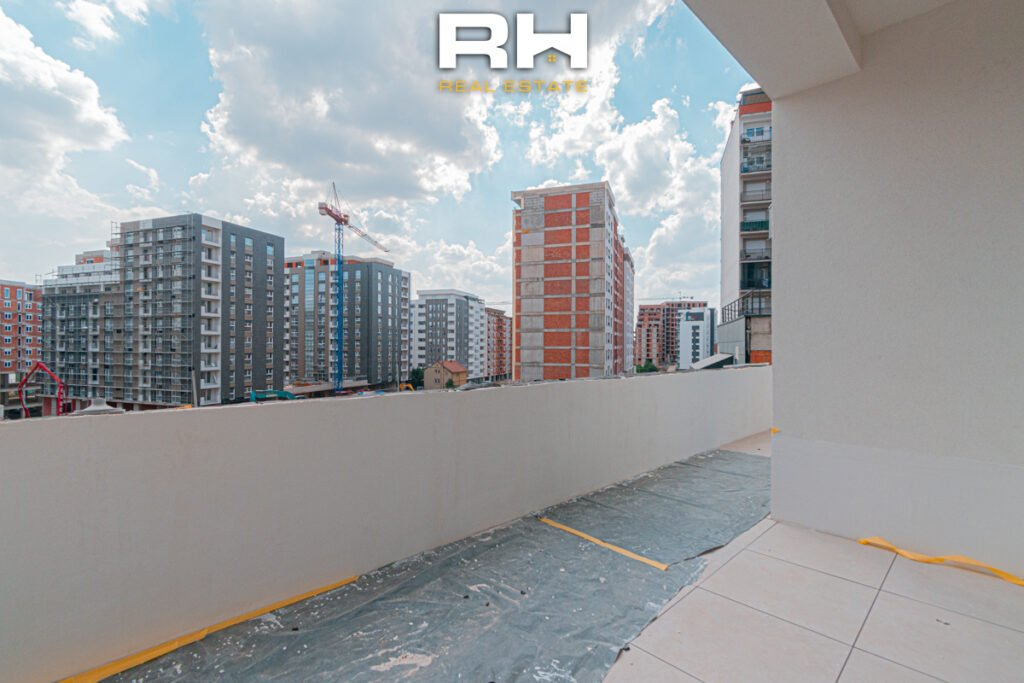 Zyre 228m² me #QIRA te Rruga C