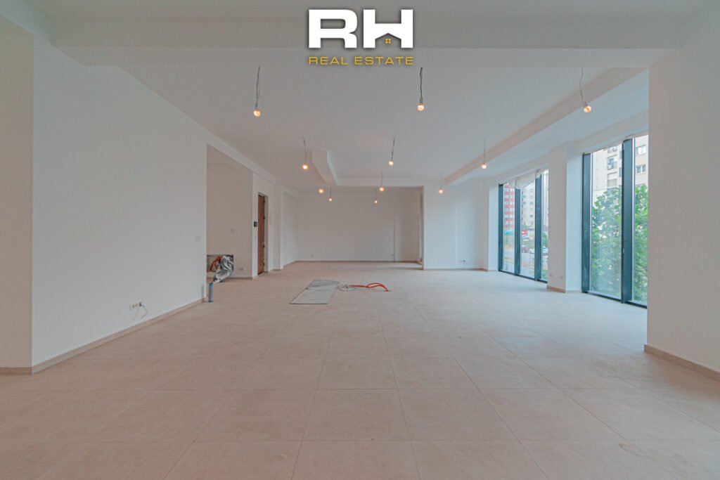 Zyre 228m² me #QIRA te Rruga C
