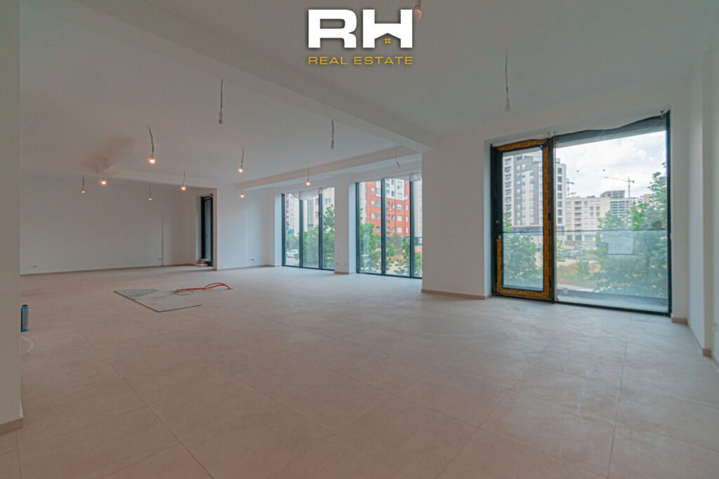 Zyre 228m² me #QIRA te Rruga C