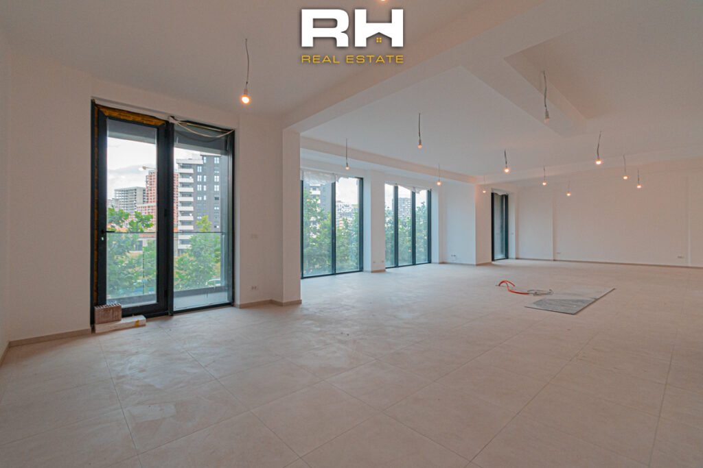 Zyre 228m² me #QIRA te Rruga C