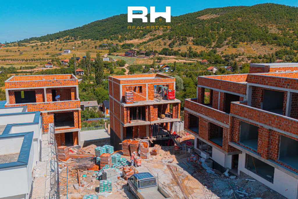 Shtepi 211.90m² + 70m² në SHITJE në Bërnicë e Epërme