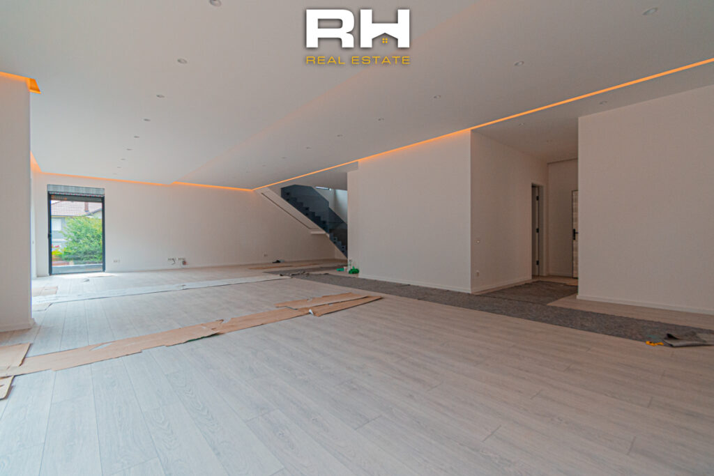Shtëpi 390m² në SHITJE në Lagjen Qëndresa, Çagllavicë