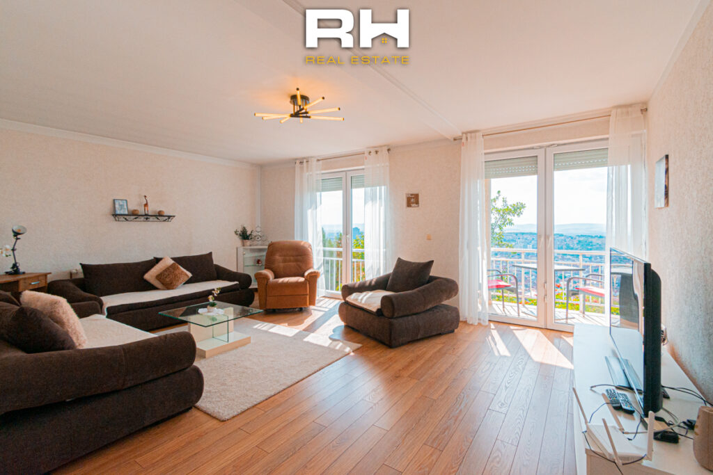 Kat shtëpie 115m² me #QIRA në Taslixhe