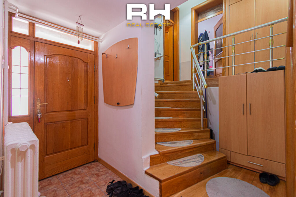 Villë në SHITJE në Dardani