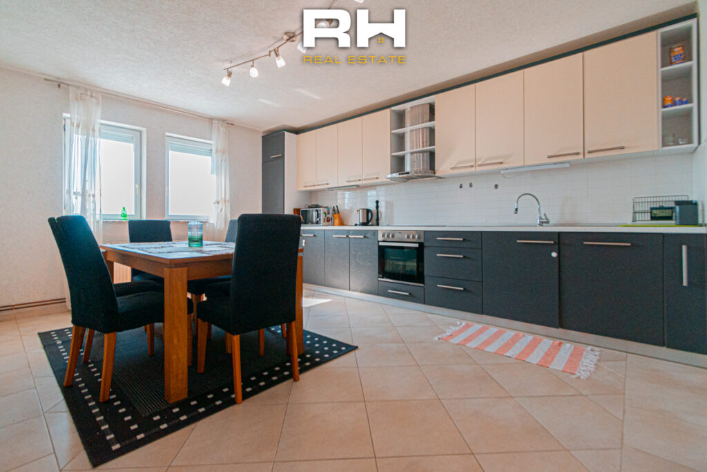 Kat shtëpie 115m² me #QIRA në Taslixhe
