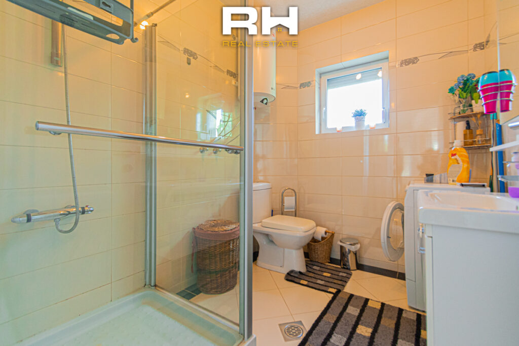 Kat shtëpie 115m² me #QIRA në Taslixhe