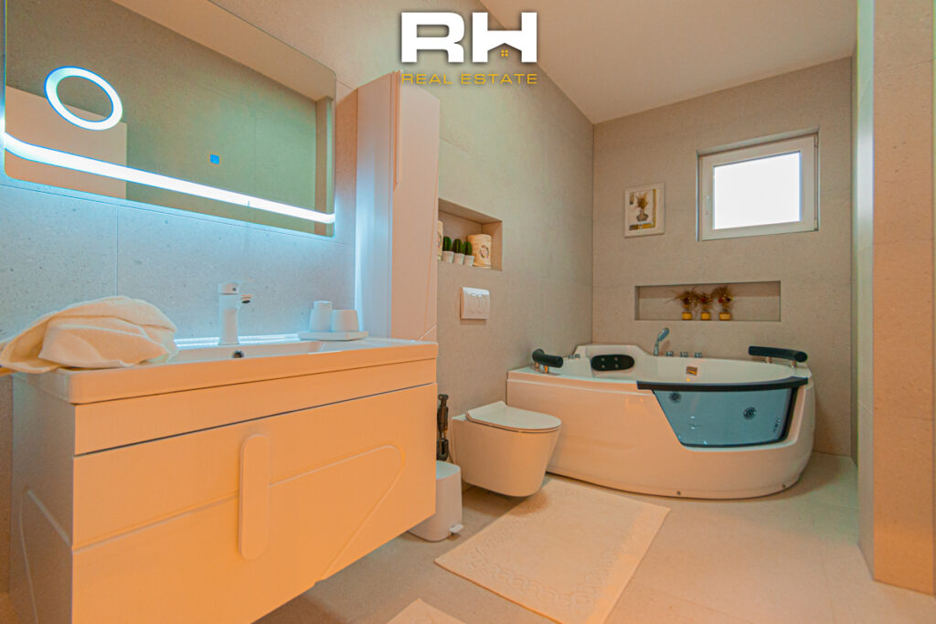 Shtëpi 328m² në SHITJE në City Home, Matiqan