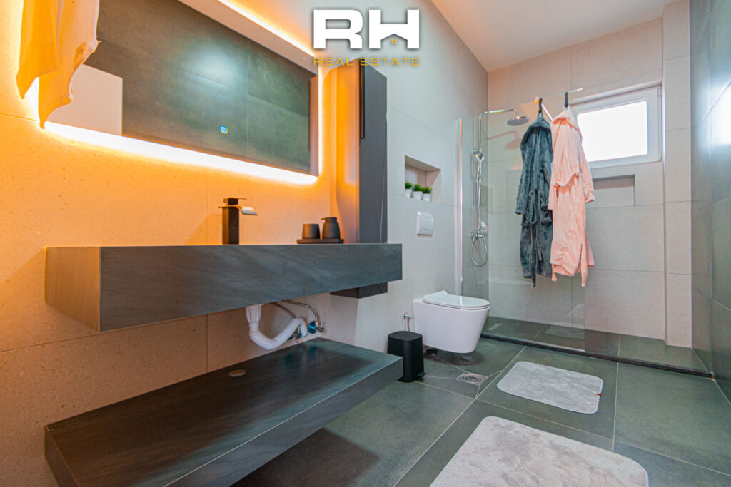 Shtëpi 328m² në SHITJE në City Home, Matiqan