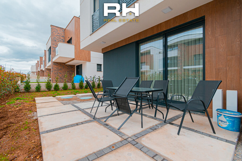 Shtëpi 328m² në SHITJE në City Home, Matiqan