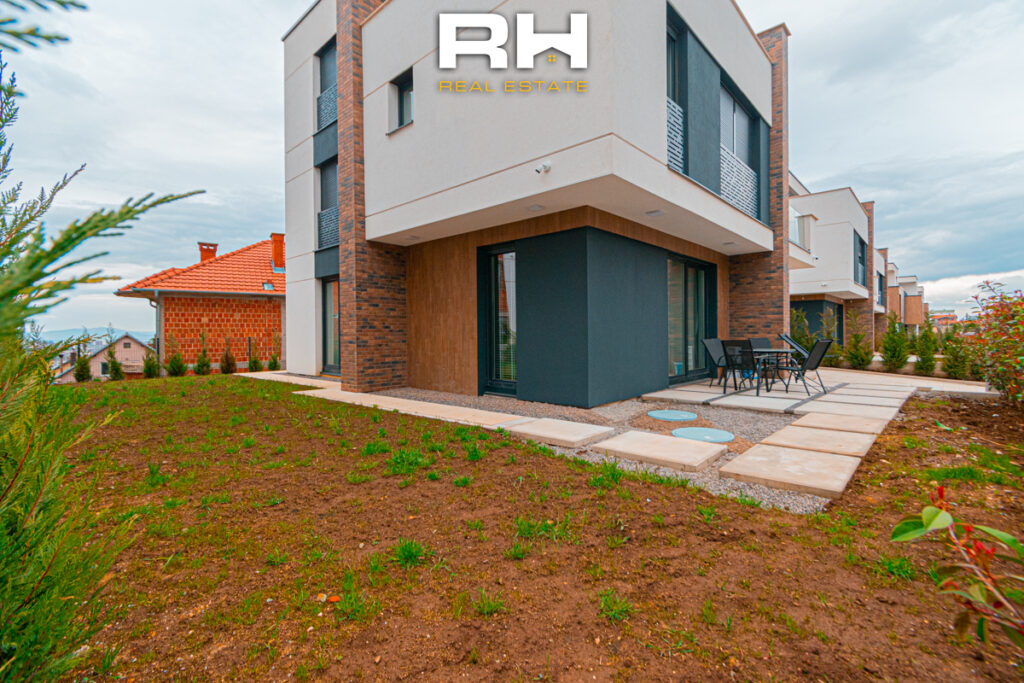 Shtëpi 328m² në SHITJE në City Home, Matiqan