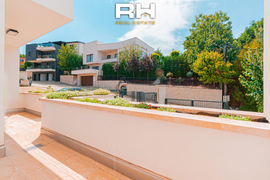 Shtëpi 330m² me #QIRA në Sofali