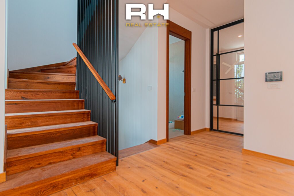 Shtëpi 330m² me #QIRA në Sofali