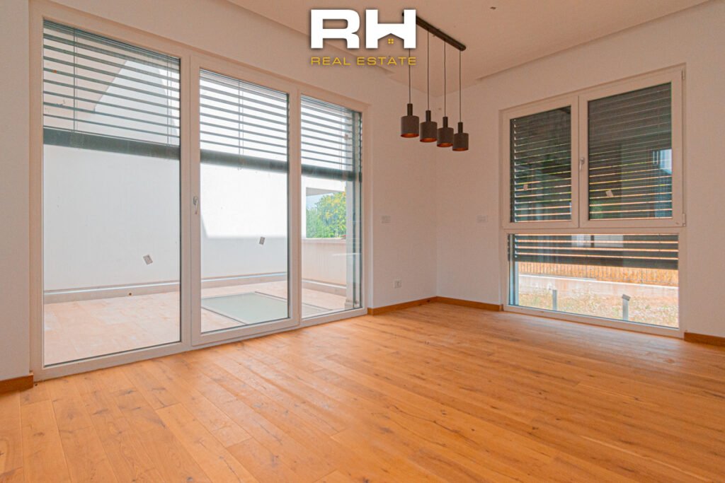 Shtëpi 330m² me #QIRA në Sofali