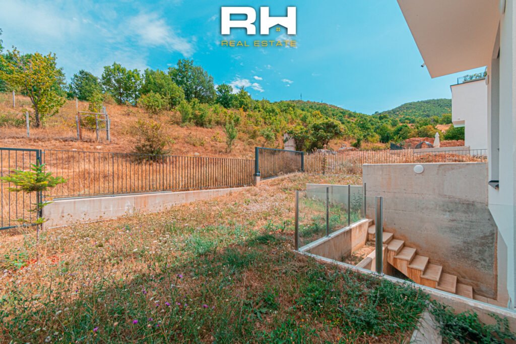 Shtëpi 330m² me #QIRA në Sofali