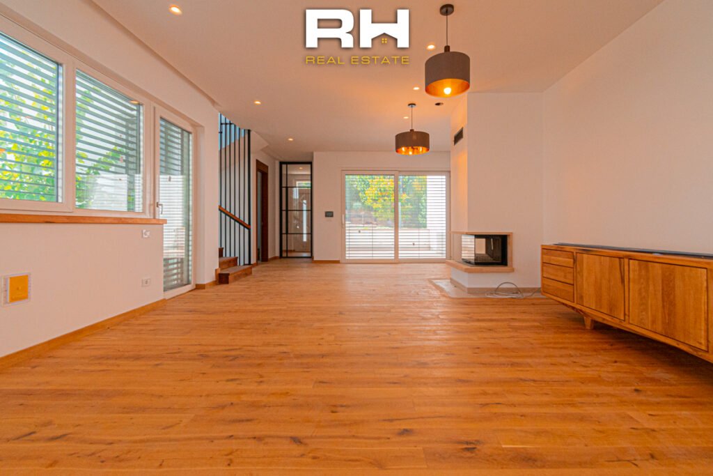 Shtëpi 330m² me #QIRA në Sofali