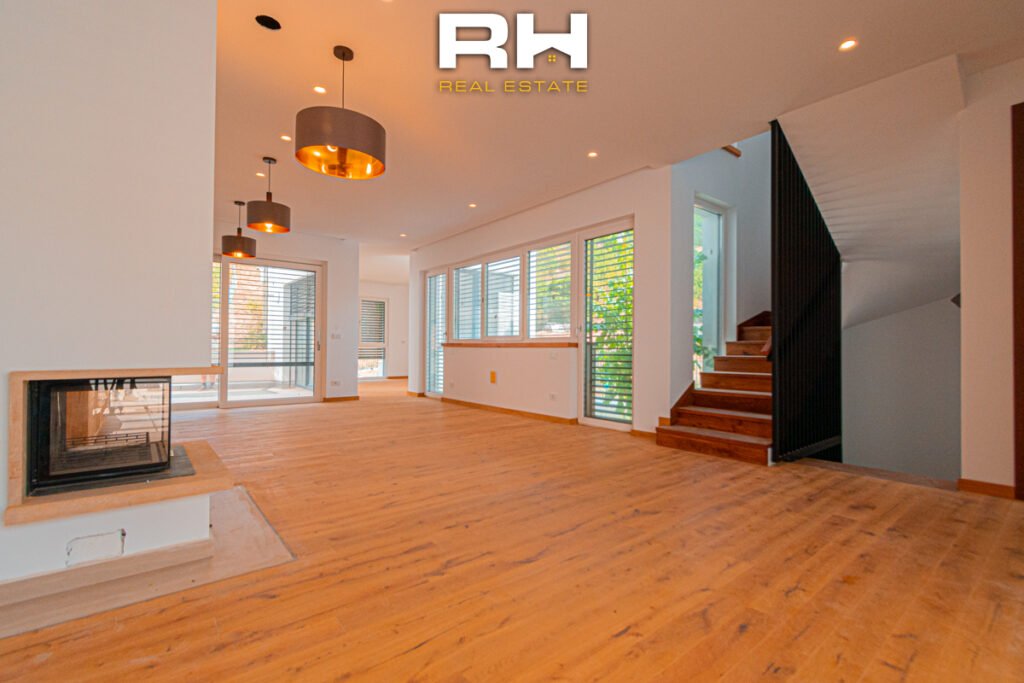 Shtëpi 330m² me #QIRA në Sofali