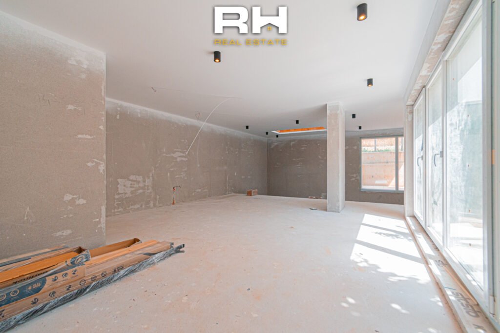 Shtëpi 330m² me #QIRA në Sofali