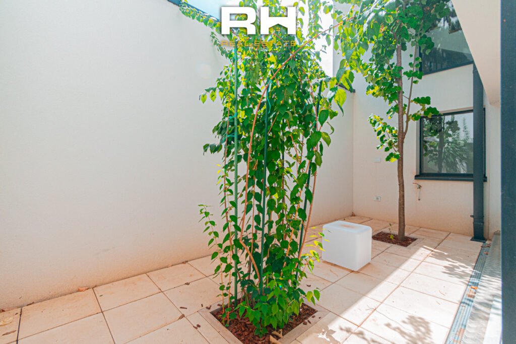 Shtëpi 330m² me #QIRA në Sofali