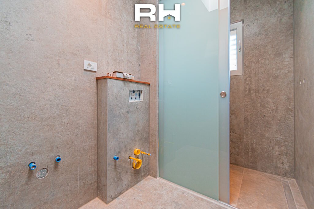 Shtëpi 330m² me #QIRA në Sofali