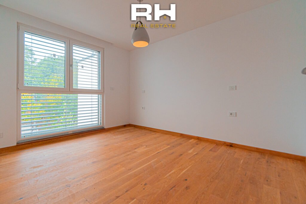 Shtëpi 330m² me #QIRA në Sofali