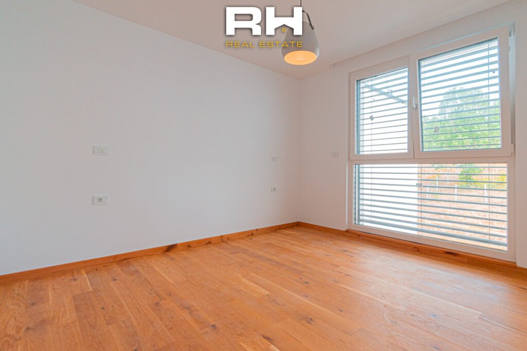 Shtëpi 330m² me #QIRA në Sofali