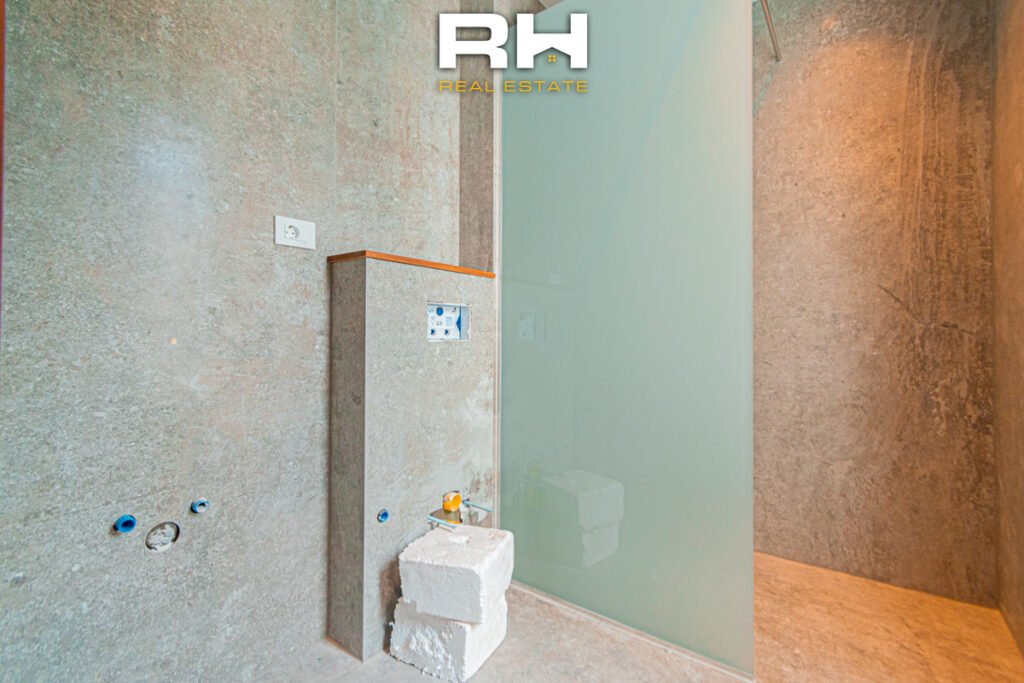Shtëpi 330m² me #QIRA në Sofali