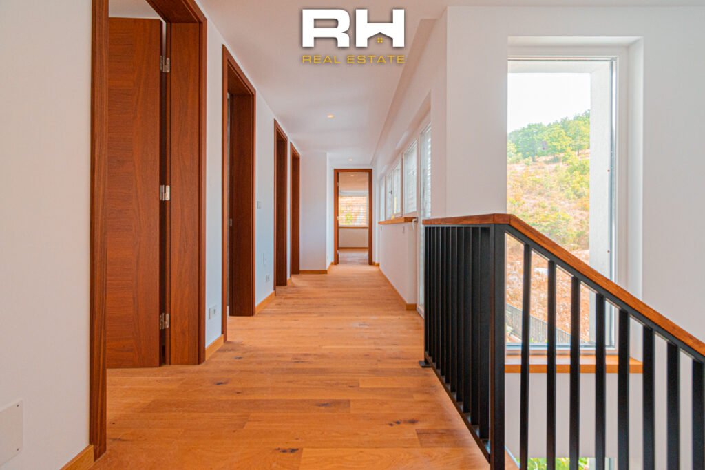 Shtëpi 330m² me #QIRA në Sofali