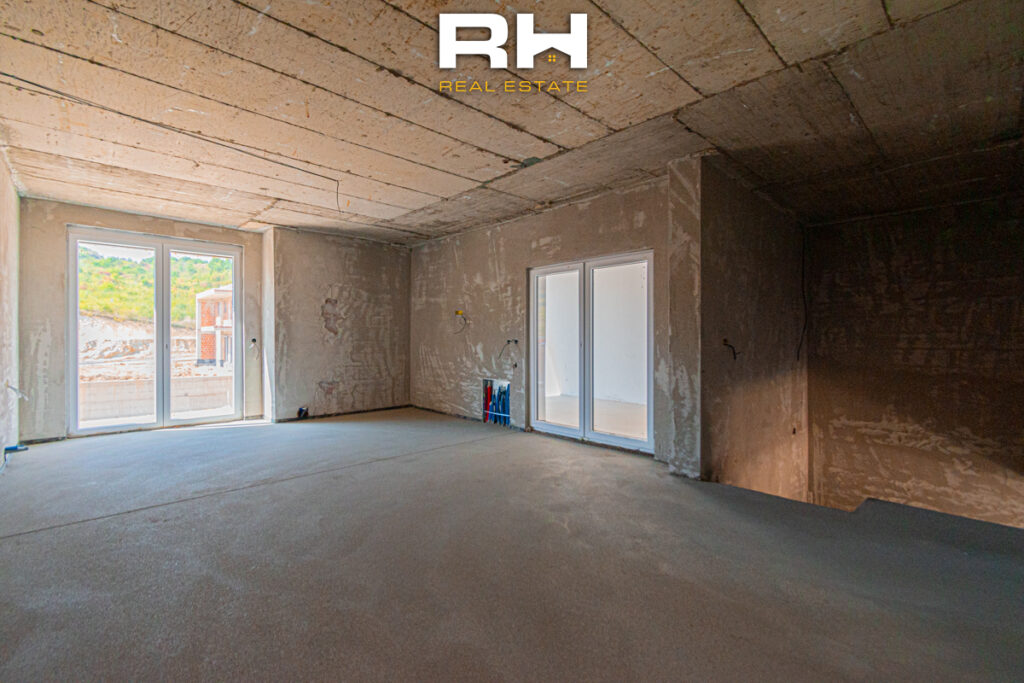 Shtëpi 322.16m² në SHITJE në Lagjen e Gjelbër, Kolovicë