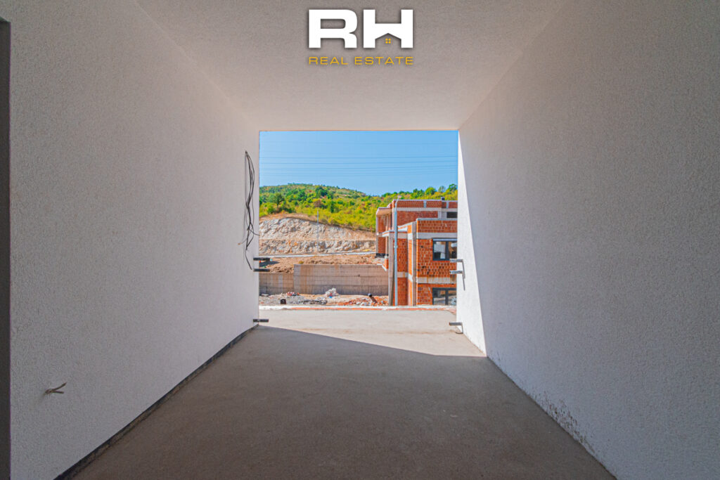 Shtëpi 322.16m² në SHITJE në Lagjen e Gjelbër, Kolovicë