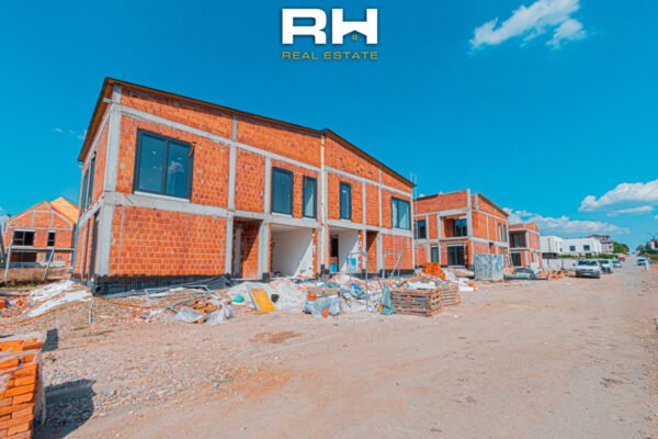 Shtëpi 208.62m² në #SHITJE në Veternik