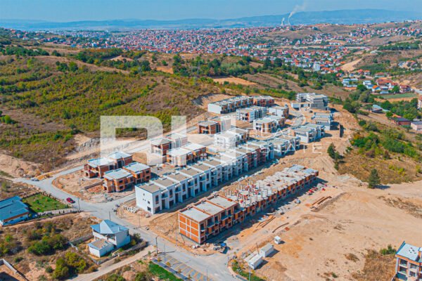 Shtëpi 322.16m² në #SHITJE në Lagjen e Gjelbër, Kolovicë