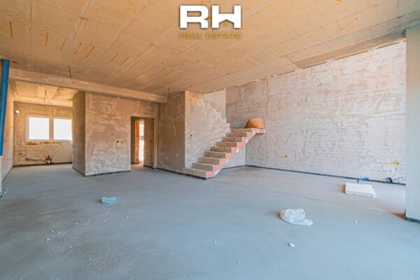 Shtëpi 322.16m² në #SHITJE në Lagjen e Gjelbër, Kolovicë