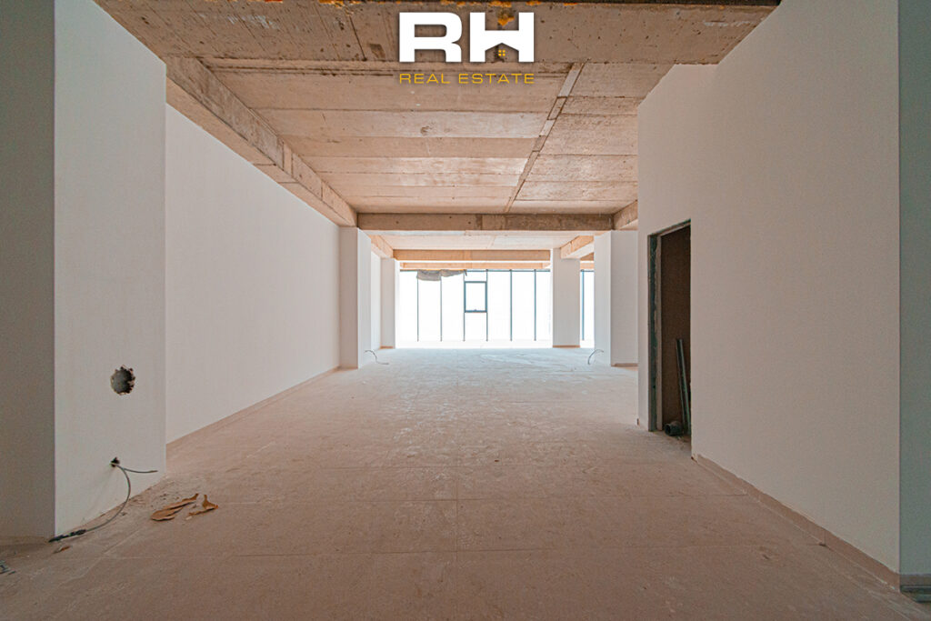 Zyre 570.41m² me #QIRA në Lakrishtë