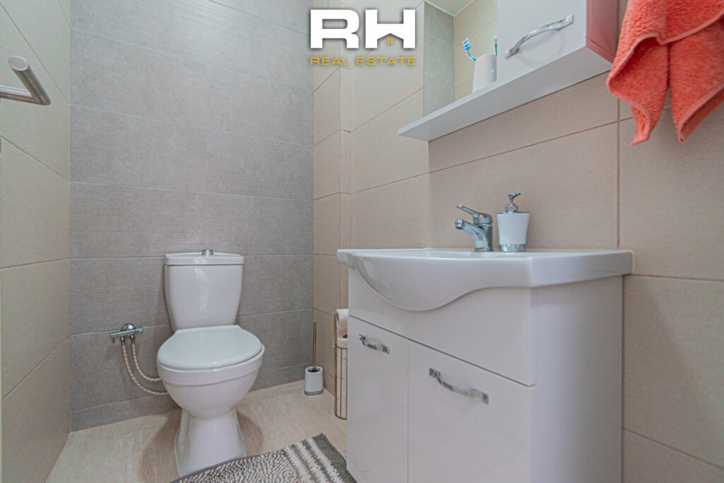 Banesë 80m² me #QIRA në Tophane