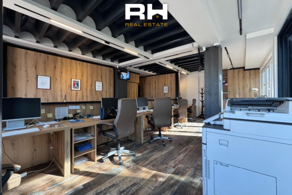 Banesë – Zyre 80m² me #QIRA në Qendër