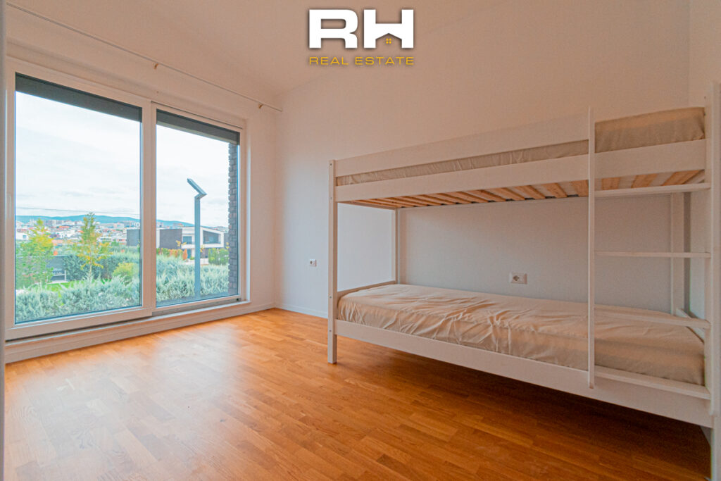 Shtëpi 190m² me #QIRA në Lagjen Priam Village