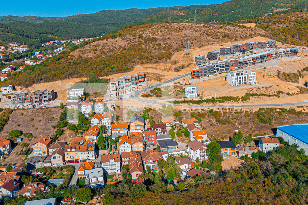 Shtëpi 285.86m² në SHITJE në Lagjen Vargu i Blertë