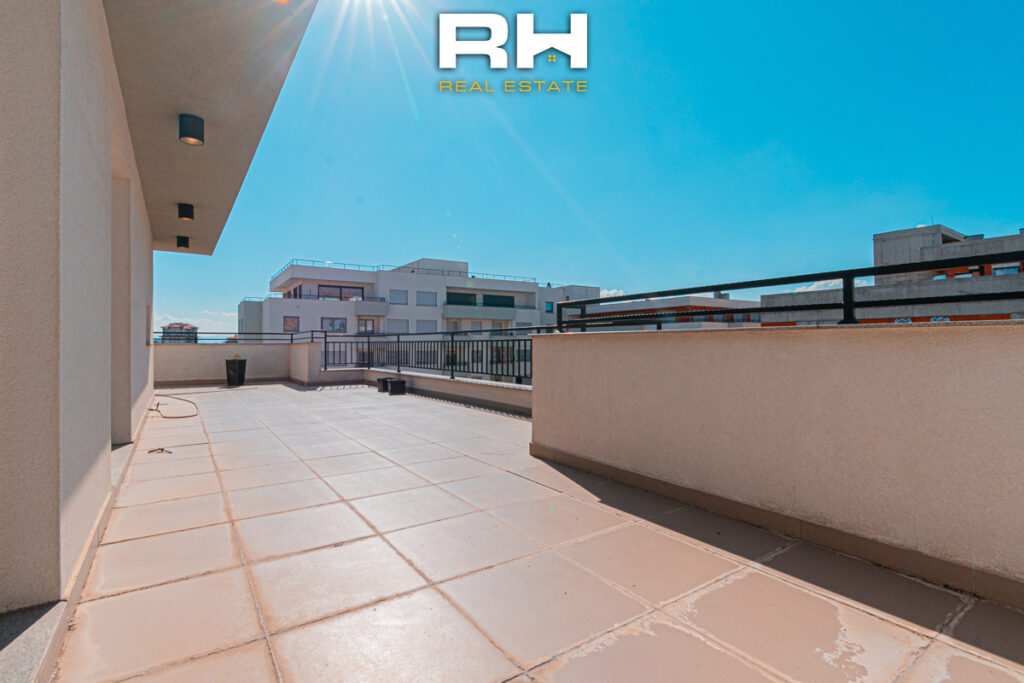 Penthouse 151.45m² + 70m² në SHITJE në Emshir