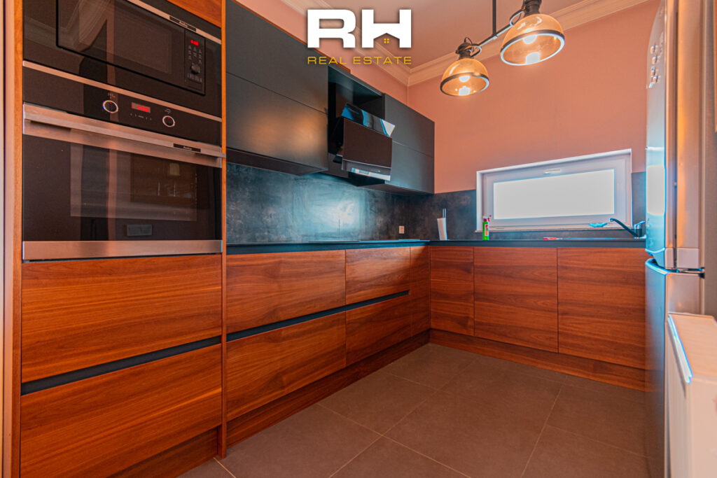 Penthouse 151.2m² + 70m² me #QIRA në Emshir
