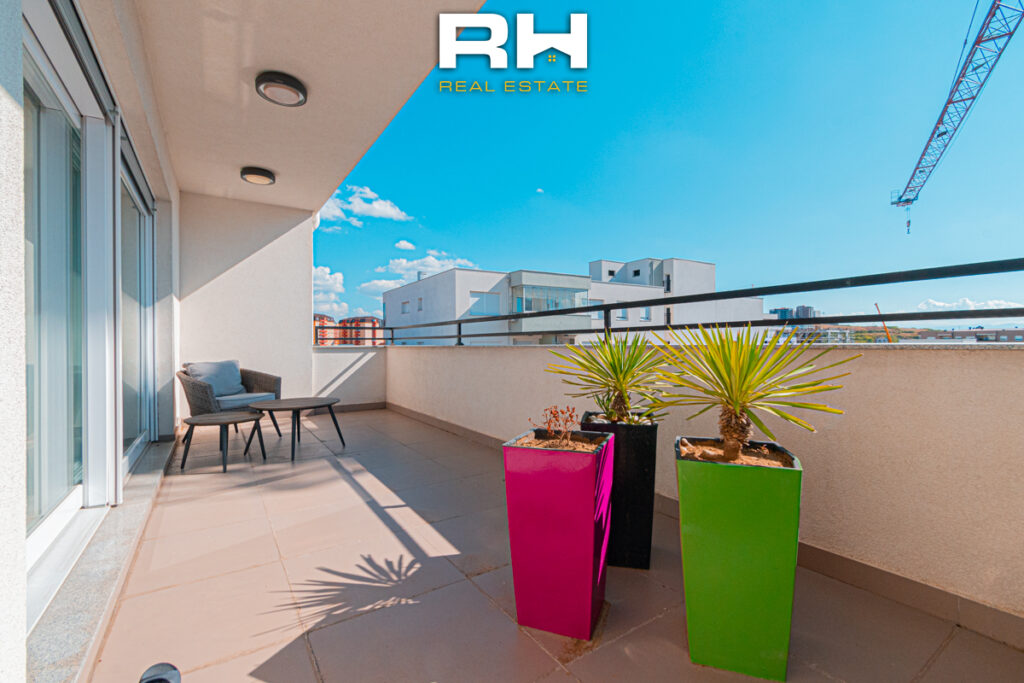 Penthouse 151.2m² + 70m² me #QIRA në Emshir
