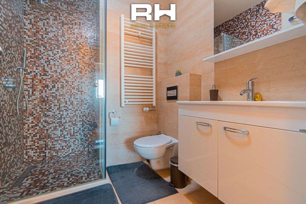 Penthouse 151.45m² + 70m² në SHITJE në Emshir