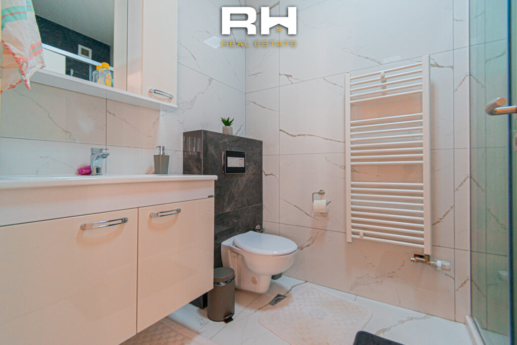 Penthouse 151.45m² + 70m² në SHITJE në Emshir