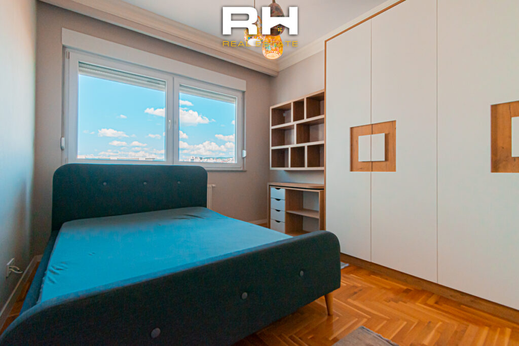 Penthouse 151.2m² + 70m² me #QIRA në Emshir